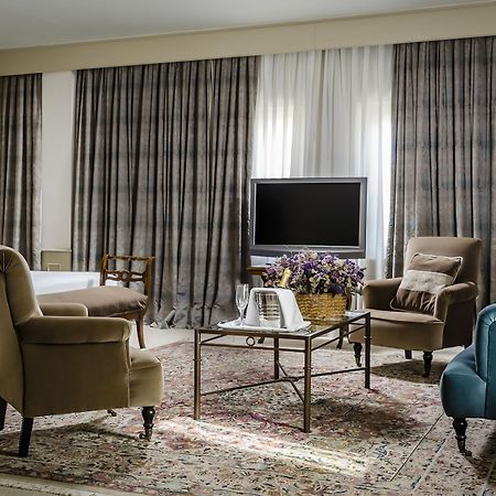 Gran Hotel La Perla Pamplona Exterior photo A living room