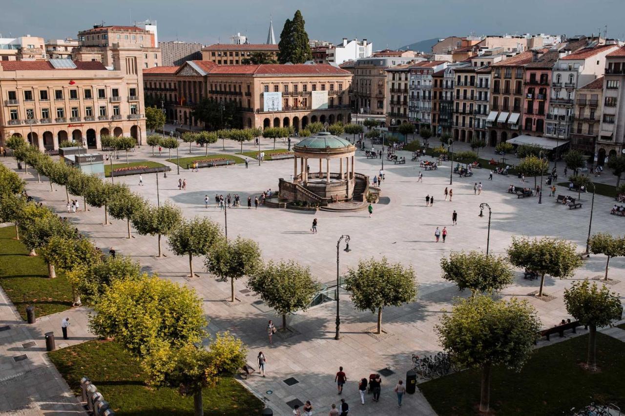 Gran Hotel La Perla Pamplona Exterior photo The central square of the city