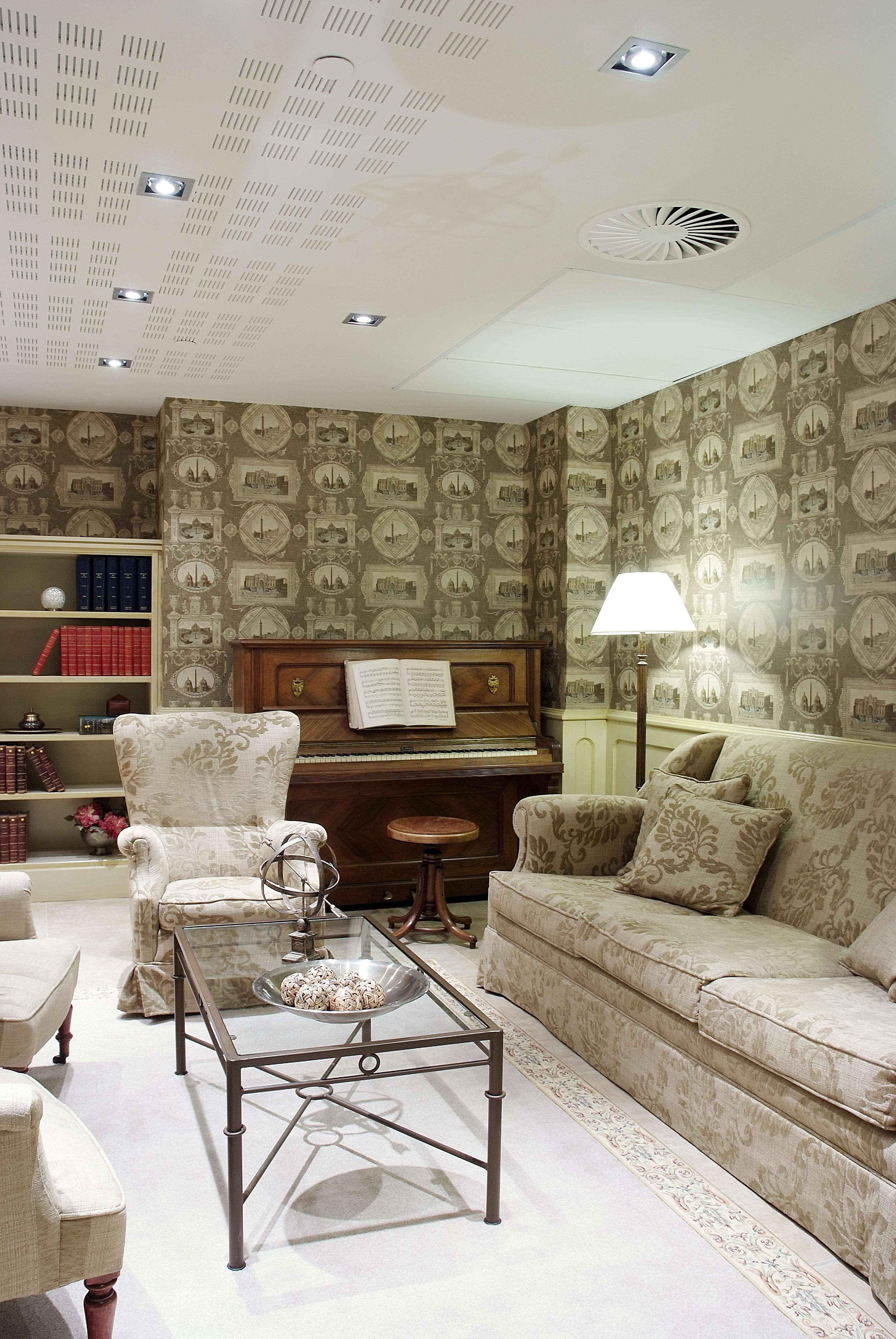 Gran Hotel La Perla Pamplona Exterior photo Wallpaper in a living room