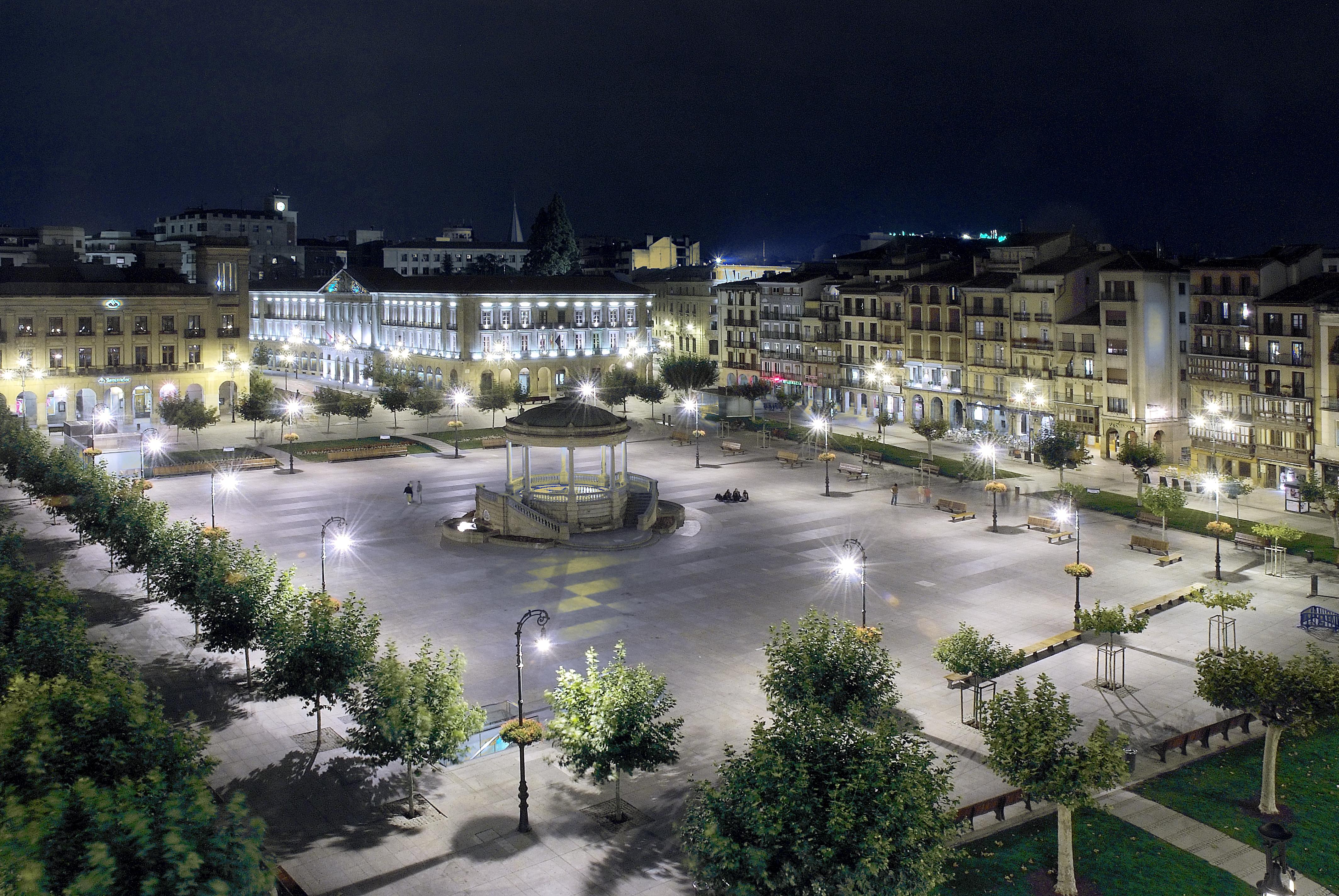 Gran Hotel La Perla Pamplona Exterior photo Piazza del Popolo