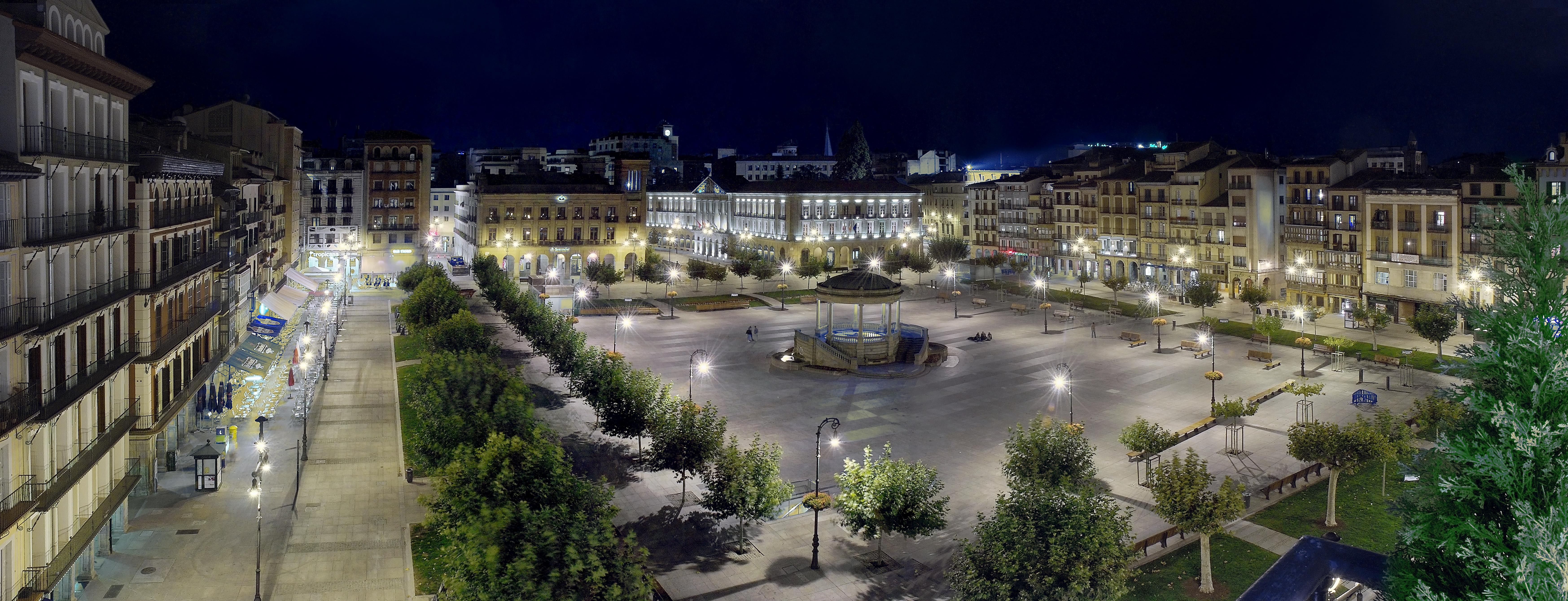 Gran Hotel La Perla Pamplona Exterior photo Plaza de España