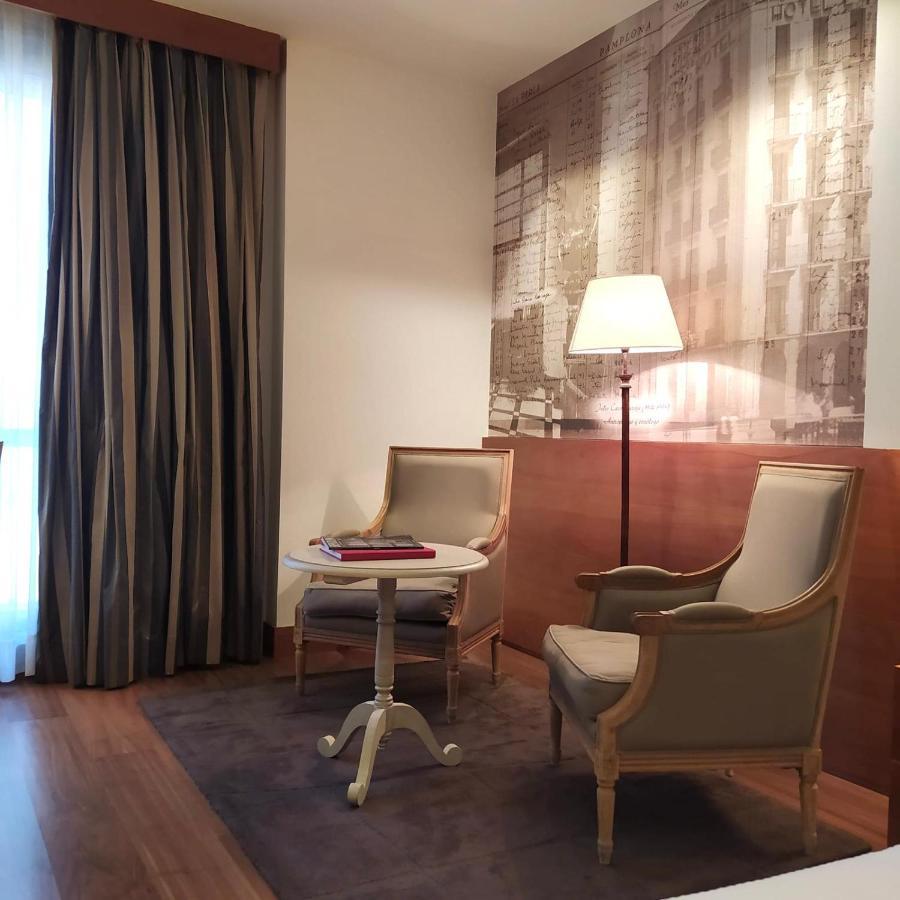 Gran Hotel La Perla Pamplona Exterior photo A room at the hotel