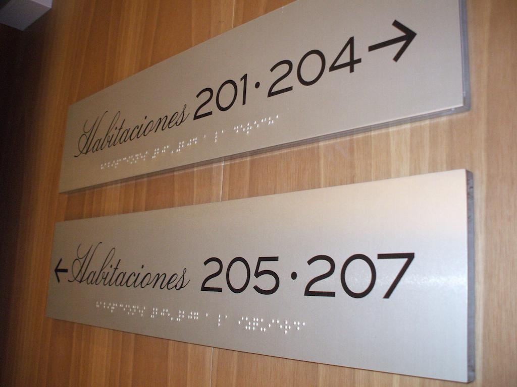 Gran Hotel La Perla Pamplona Exterior photo Braille signage