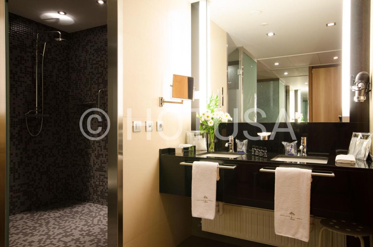 Gran Hotel La Perla Pamplona Exterior photo Bathroom